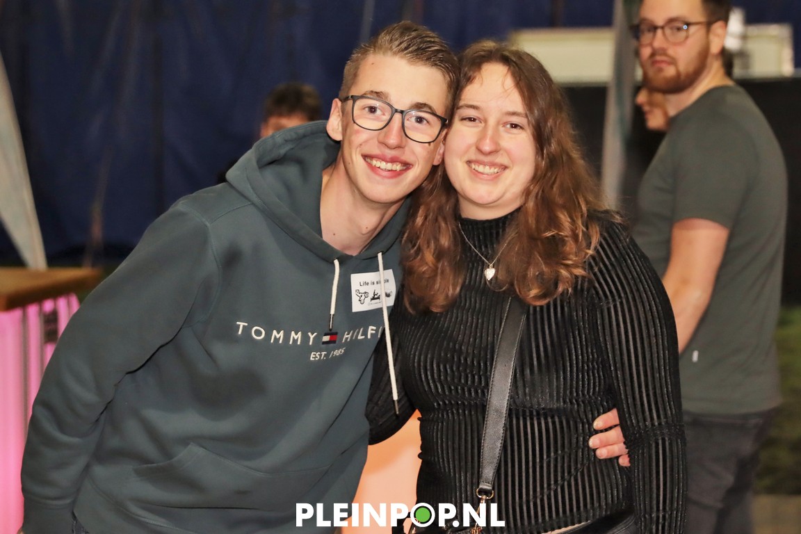 V R I J D A G     (64)